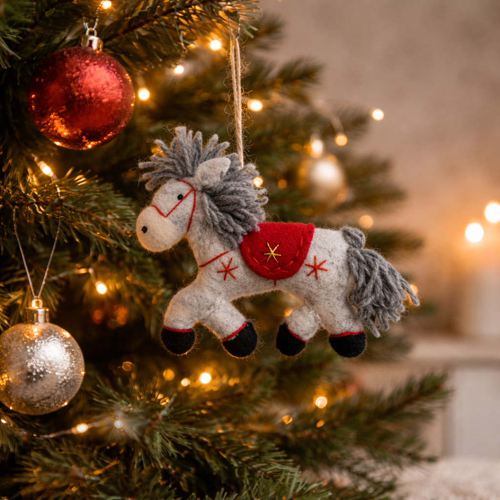 👉 Handmade Felt Horse Ornament – Cozy Handmade Gift & Home Decor