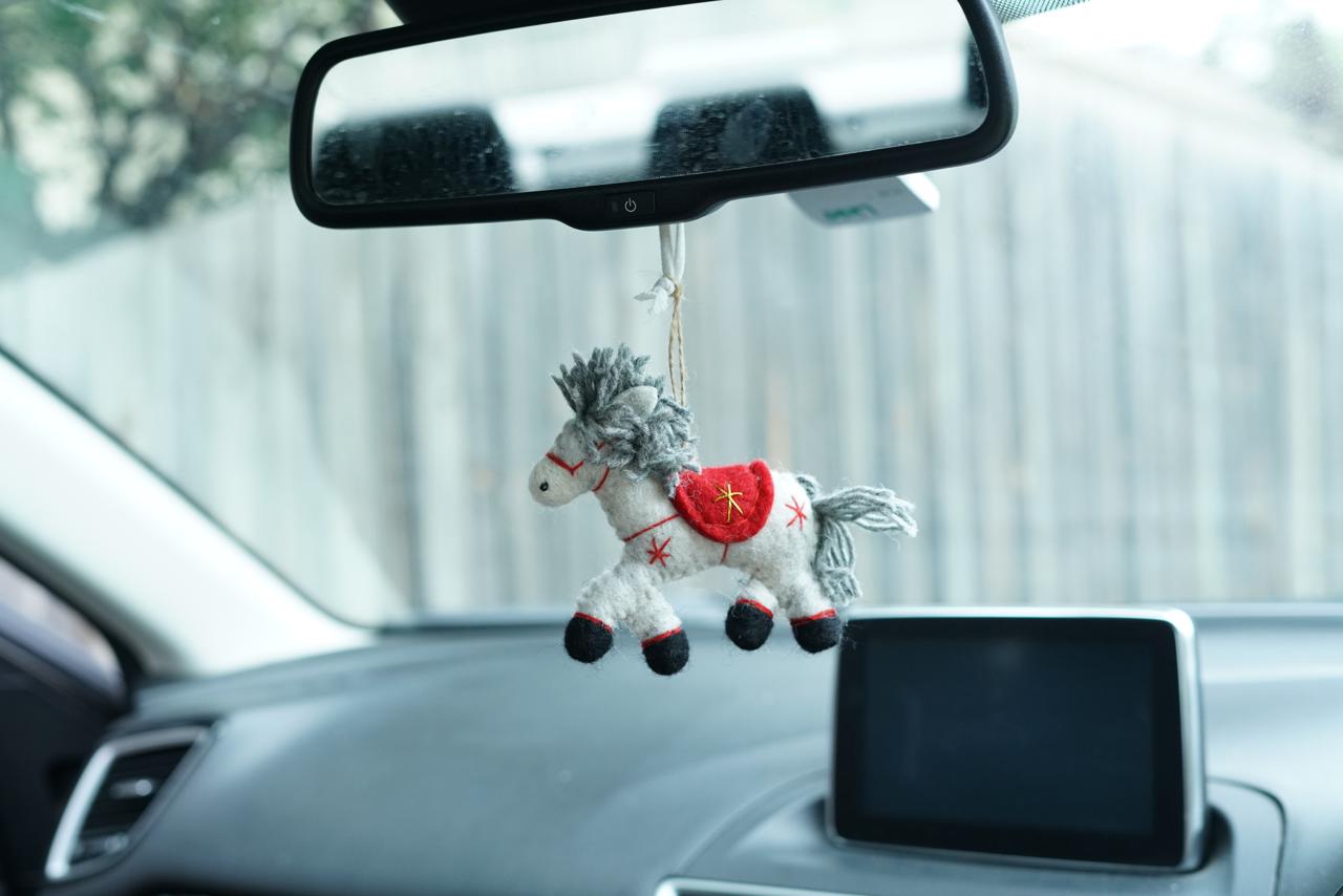 👉 Handmade Felt Horse Ornament – Cozy Handmade Gift & Home Decor